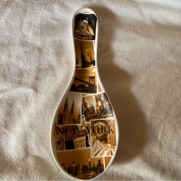 Beautiful New York theme ceramic Spoon holder/wall decor - Picture 3 of 10